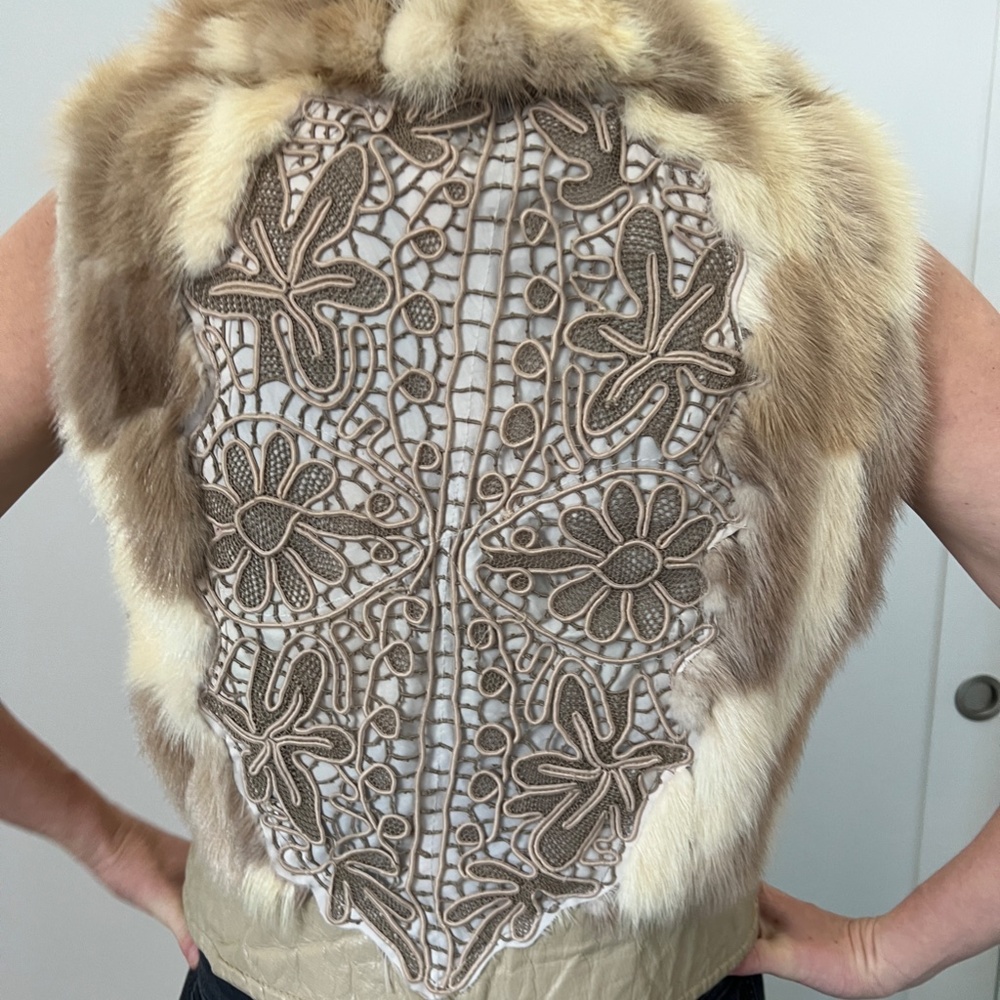 Awesome embroidered back / faux fur front vintage women's festival vest